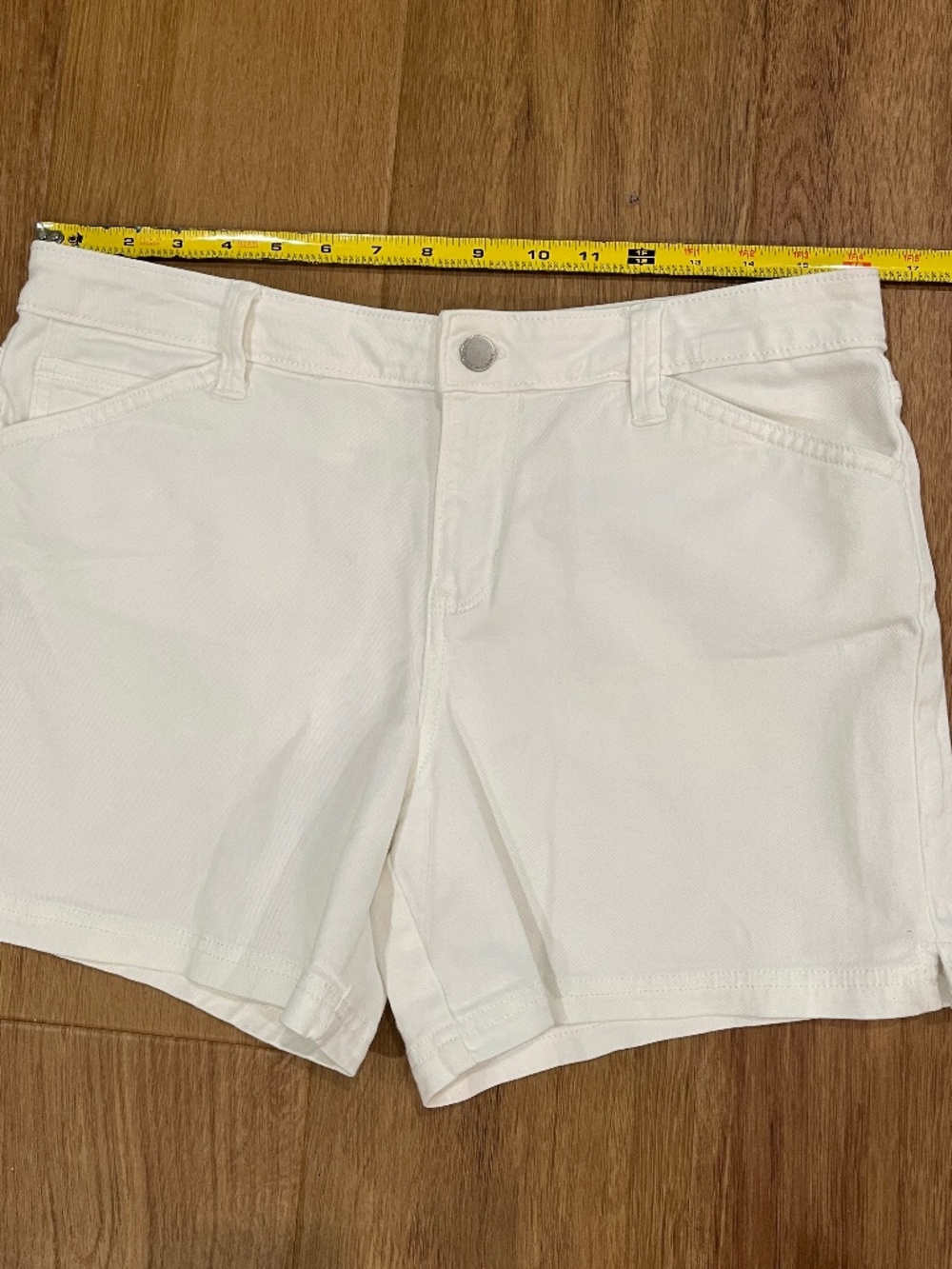 Calvin Klein white shorts size 29
